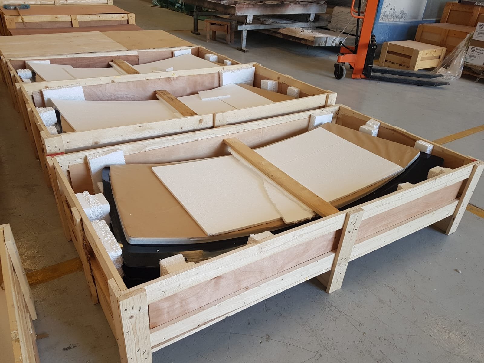 Heavy-duty crates for ballistic glass